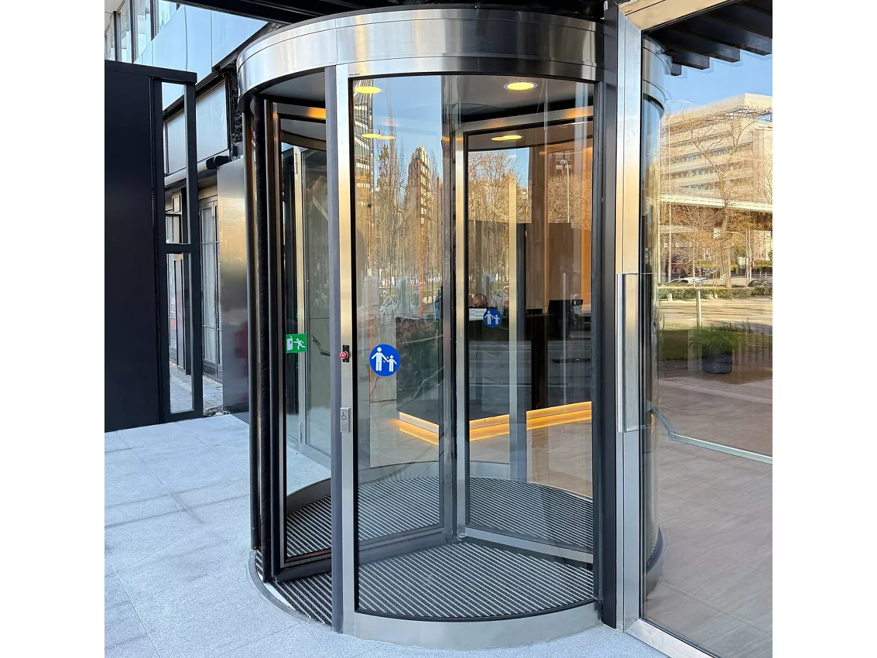 revolvingdoor